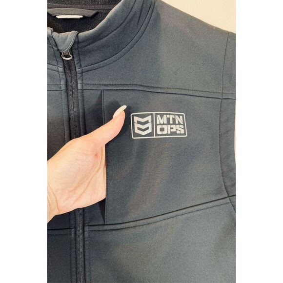 NWOT Mtn Ops Waterproof & Wind Resistant Pursuit Black Men's Vest Large - Picture 4 of 11